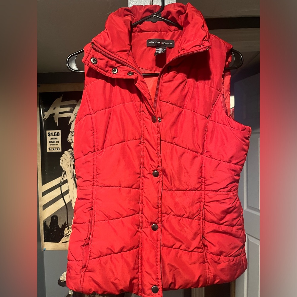 Women’s New York & Company red puffer vest size medium